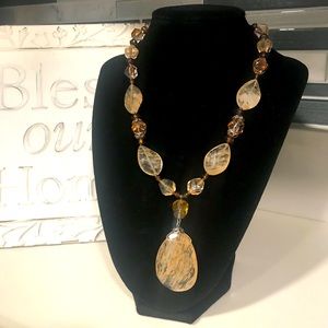 BEAUTIFUL BROWN STATEMENT NECKLACE.